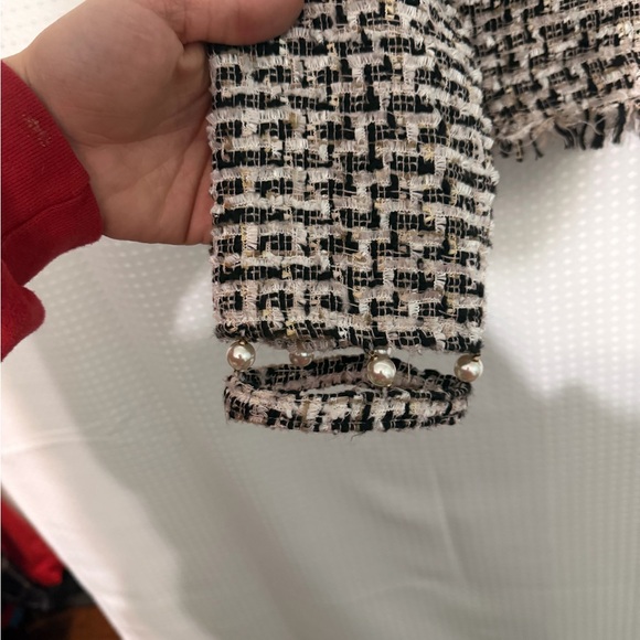 ZARA Boucle Tweed Textured Cropped Jacket Pearl Cuffs Frayed Hem Chic Blazer M - Picture 5 of 7